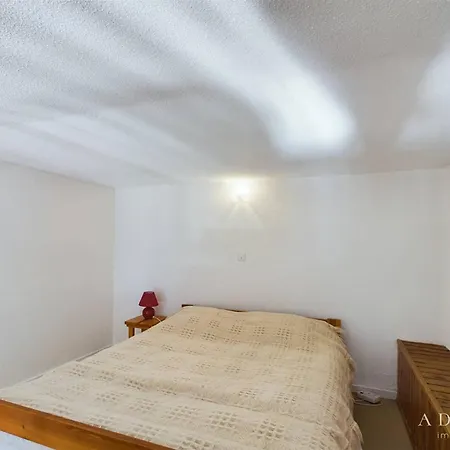 Appartement Mezzanine Avec Balcon Expose Sud, Pieds Des Pistes, Proche Commerces Et Garderie - Fr-1-398-563 *