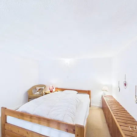 Mezzanine Avec Balcon Expose Sud, Pieds Des Pistes, Proche Commerces Et Garderie - Fr-1-398-563